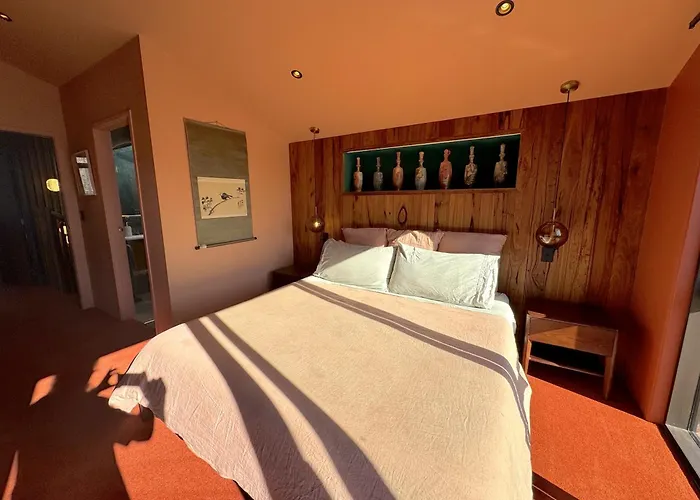 Villa Poolside Peaks - Designer House, Spa, Fire, Pool Wanaka