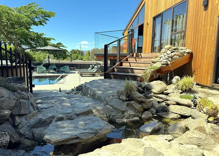Villa Poolside Peaks - Designer House, Spa, Fire, Pool *